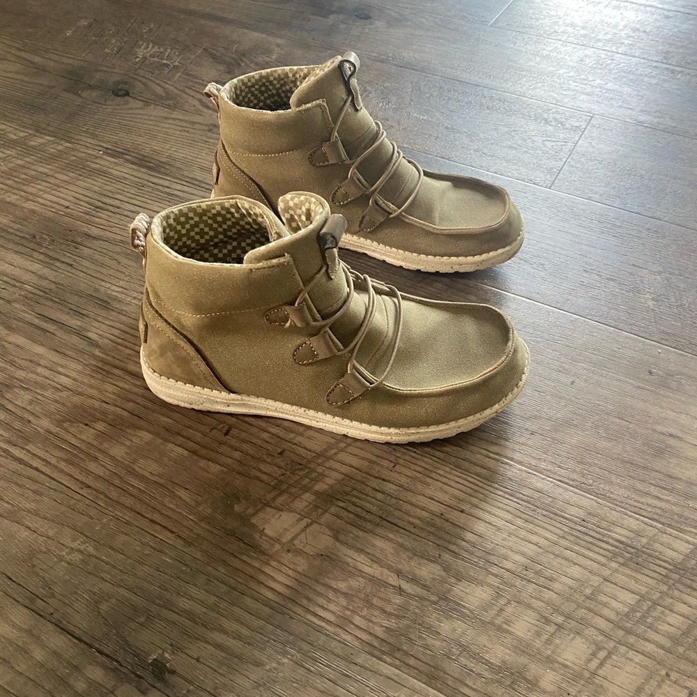 Hey Dude Tan Suede Boots Ankle-High